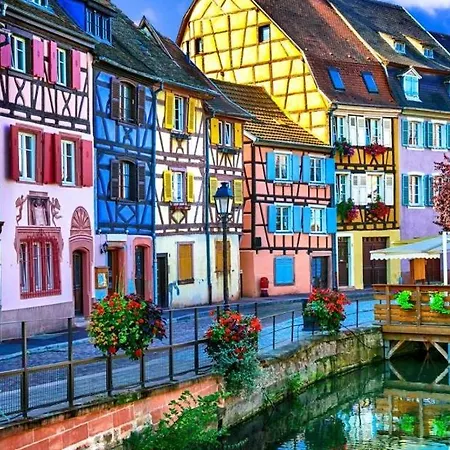 Luminous In Near Strasbourg, Conveniently Located Next To A Tram Stop With Direct Access To Strasbourg Centre *