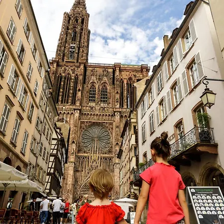 Luminous In Near Strasbourg, Conveniently Located Next To A Tram Stop With Direct Access To Strasbourg Centre