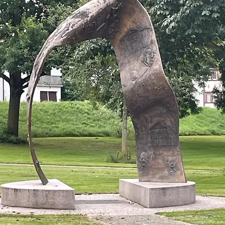 Luminous In Near Strasbourg, Conveniently Located Next To A Tram Stop With Direct Access To Strasbourg Centre شقة