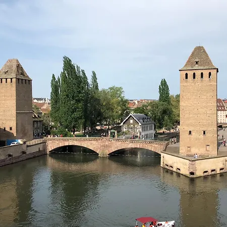 Apartment Luminous In Near Strasbourg, Conveniently Located Next To A Tram Stop With Direct Access To Strasbourg Centre Kehl