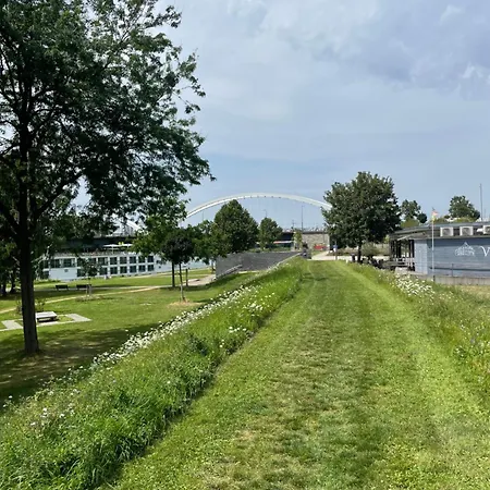 شقة Luminous In Near Strasbourg, Conveniently Located Next To A Tram Stop With Direct Access To Strasbourg Centre