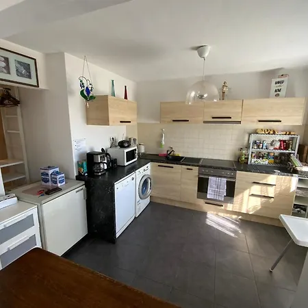 Luminous In Near Strasbourg, Conveniently Located Next To A Tram Stop With Direct Access To Strasbourg Centre Apartment Kehl