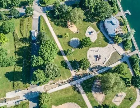 Luminous In Near Strasbourg, Conveniently Located Next To A Tram Stop With Direct Access To Strasbourg Centre * Kehl