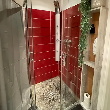 Luminous In Near Strasbourg, Conveniently Located Next To A Tram Stop With Direct Access To Strasbourg Centre شقة