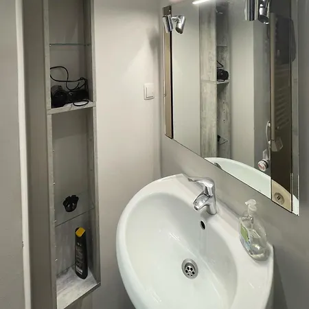 Luminous In Near Strasbourg, Conveniently Located Next To A Tram Stop With Direct Access To Strasbourg Centre Apartment